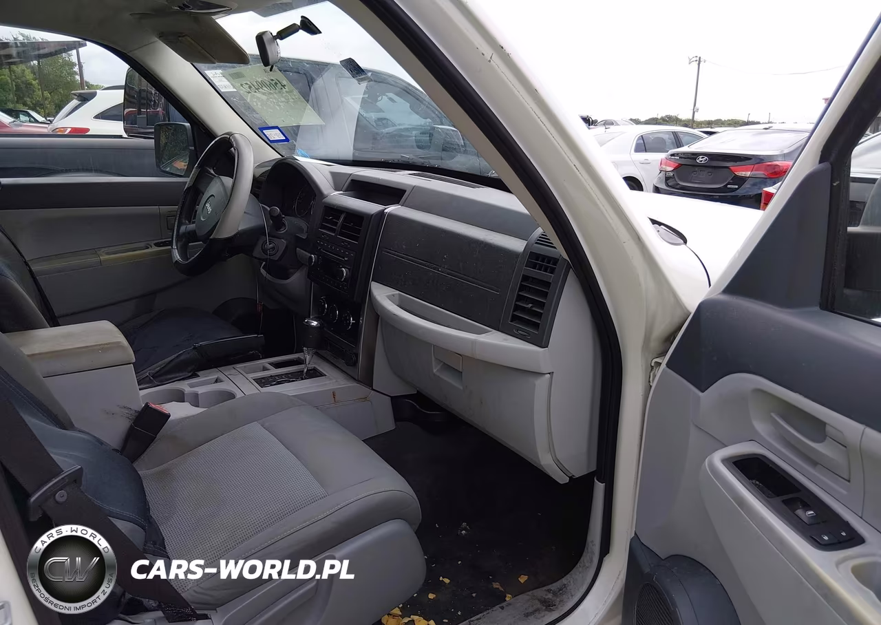 2008 Jeep Liberty Sport VIN:1J8GP28K28W180918 - 5