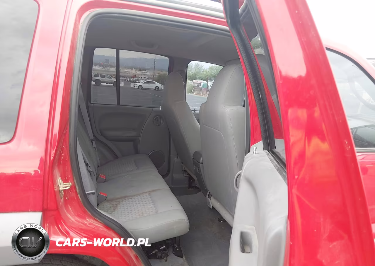 2005 Jeep Liberty Sport VIN:1J4GK48K75W625399 - 8