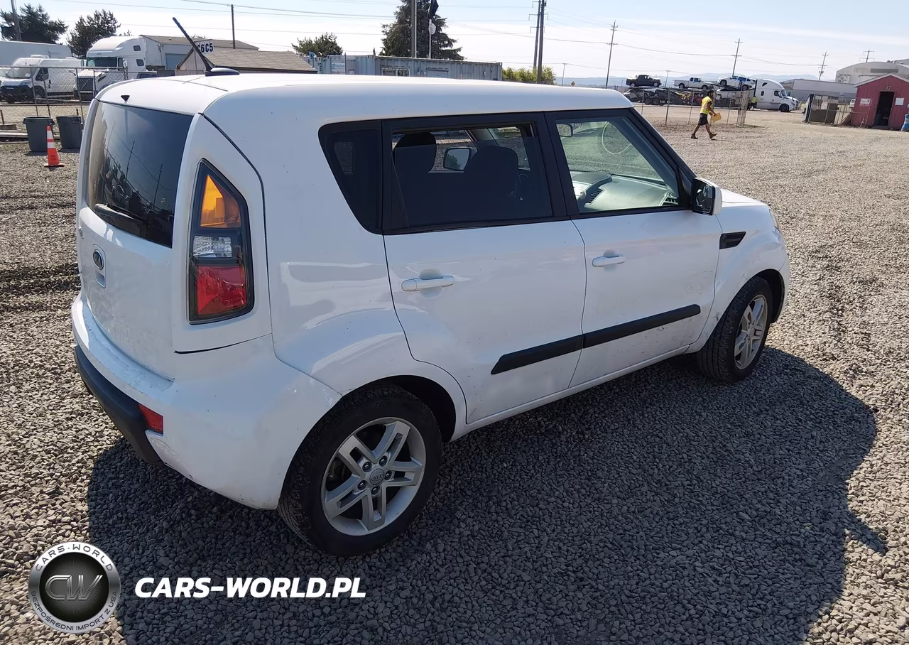 2011 Kia Soul + VIN:KNDJT2A20B7706192 - 4