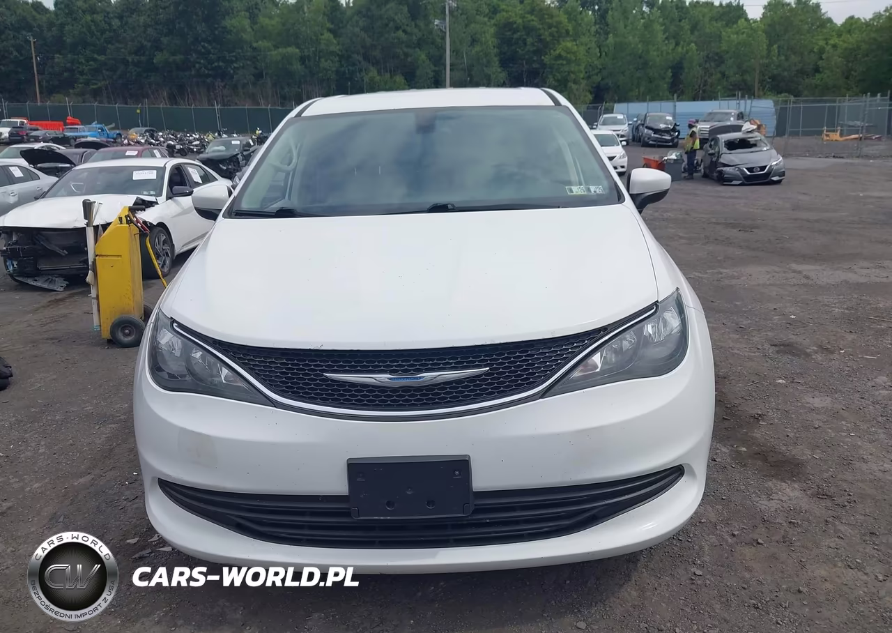 2017 Chrysler Pacifica Touring VIN:2C4RC1DG3HR512834 - 12