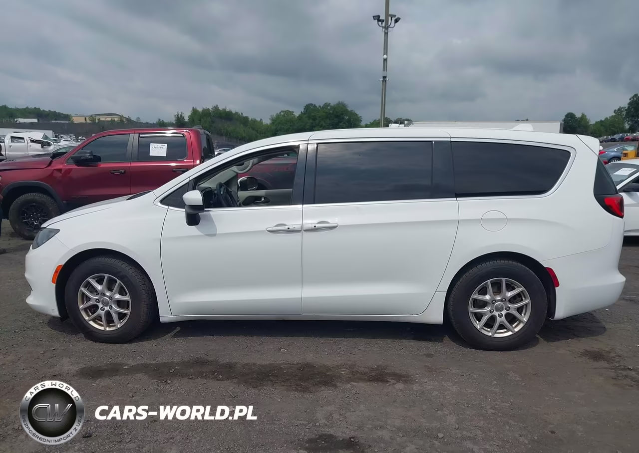 2017 Chrysler Pacifica Touring VIN:2C4RC1DG3HR512834 - 14