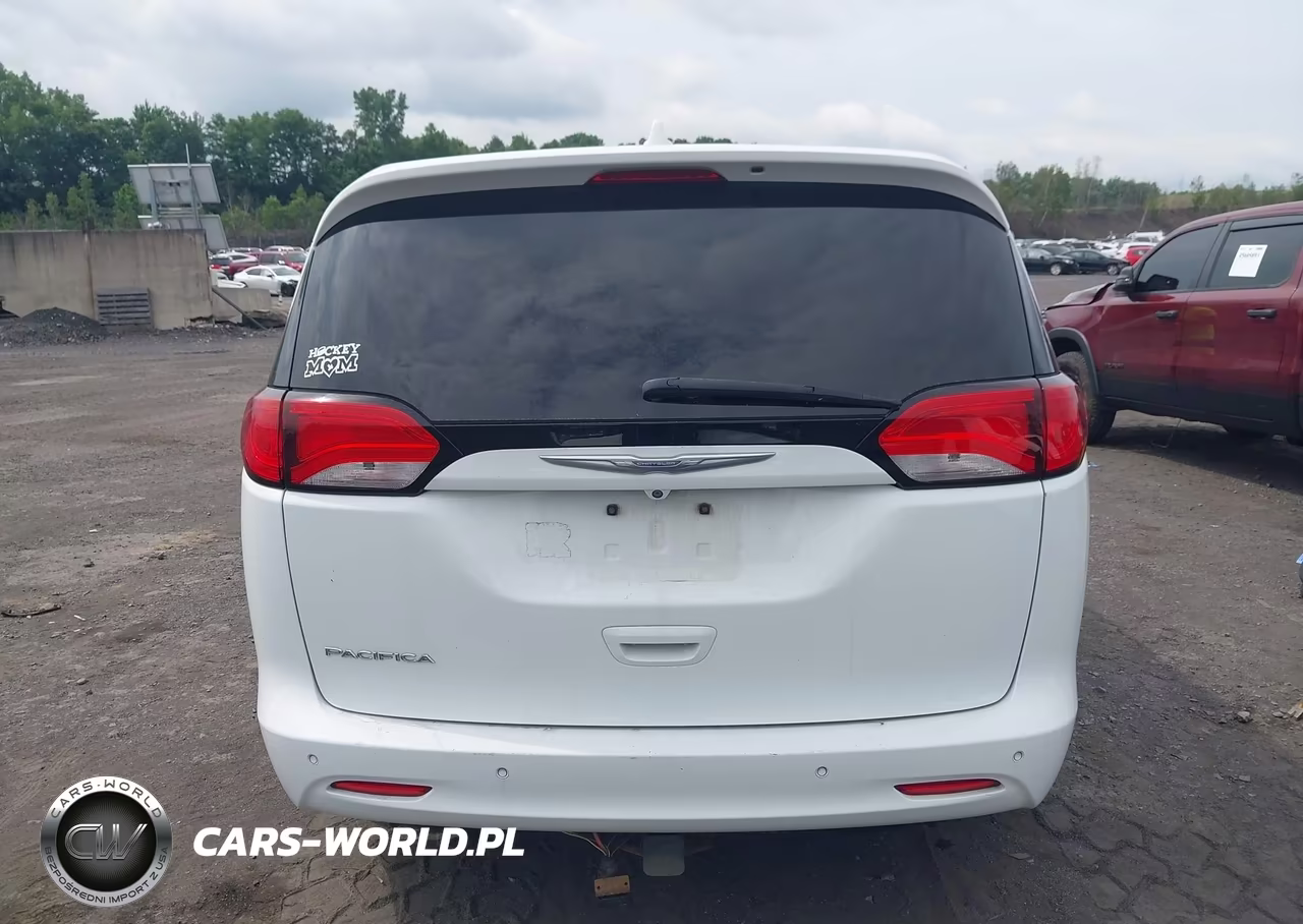2017 Chrysler Pacifica Touring VIN:2C4RC1DG3HR512834 - 16