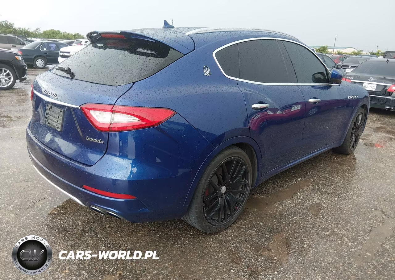 2017 Maserati Levante S VIN:ZN661YUS8HX260701 - 4