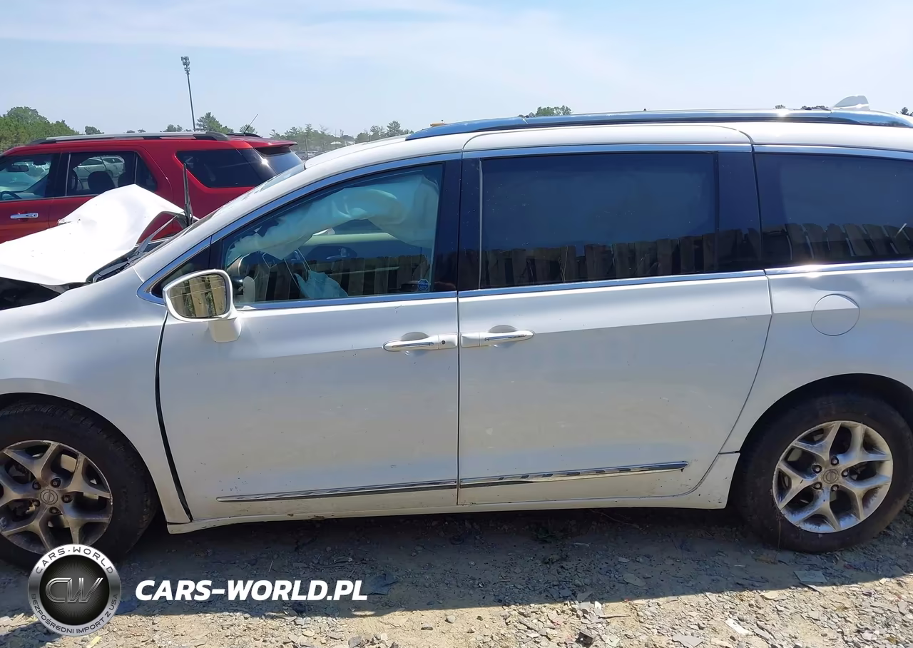 2020 Chrysler Pacifica Limited VIN:2C4RC1GG9LR112507 - 13