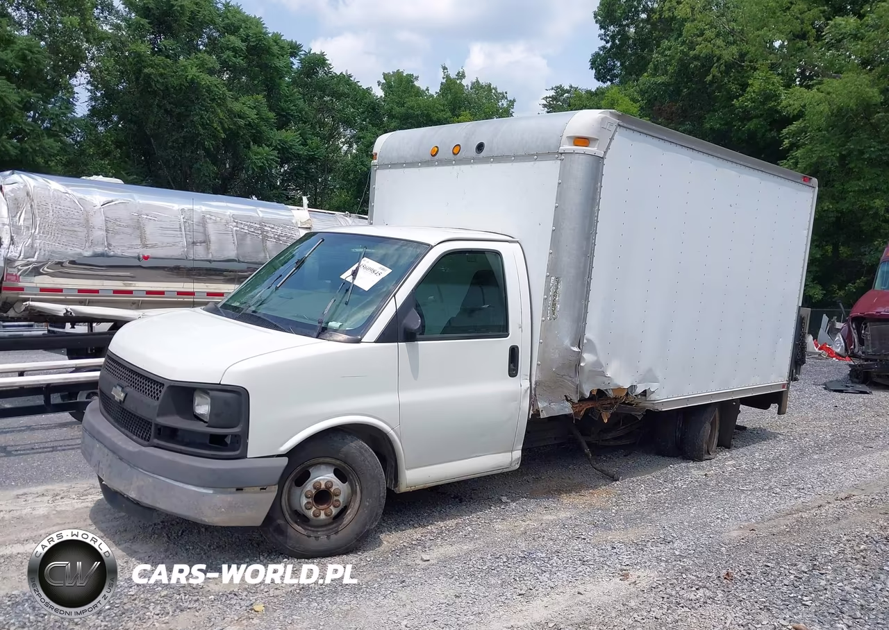 2007 Chevrolet Express Cutaway Work Van VIN:1GBHG31VX71193325 - 11
