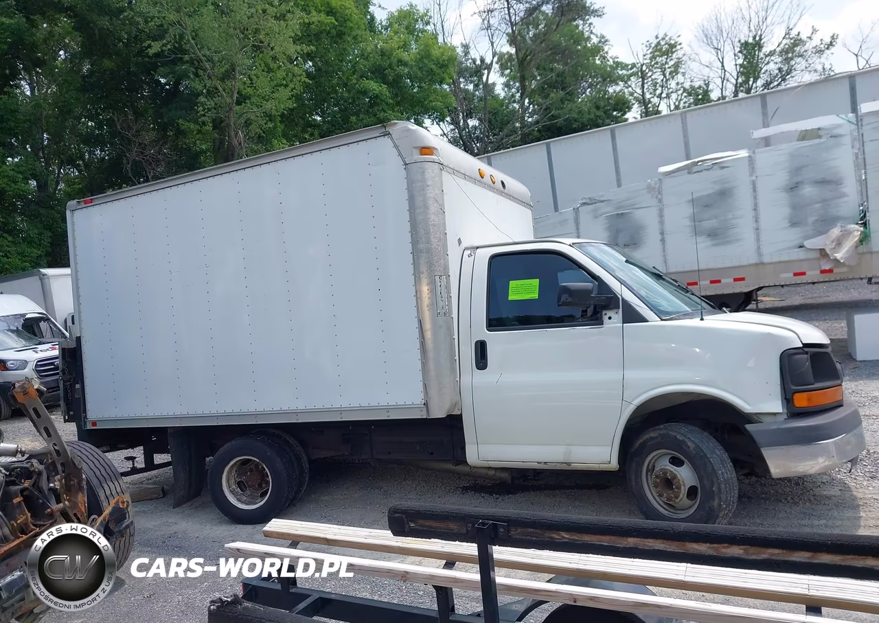 2007 Chevrolet Express Cutaway Work Van VIN:1GBHG31VX71193325 - 17