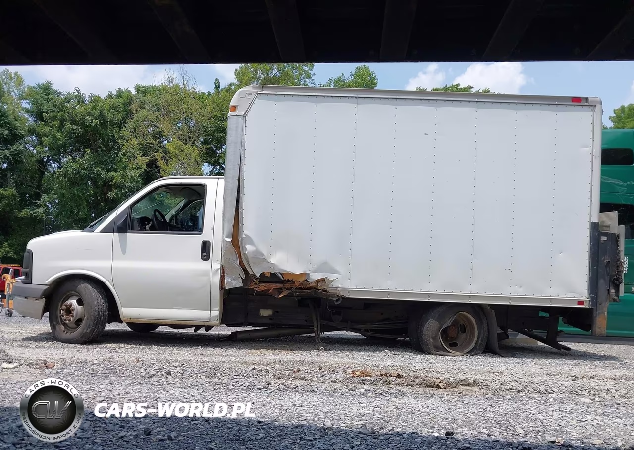2007 Chevrolet Express Cutaway Work Van VIN:1GBHG31VX71193325 - 18