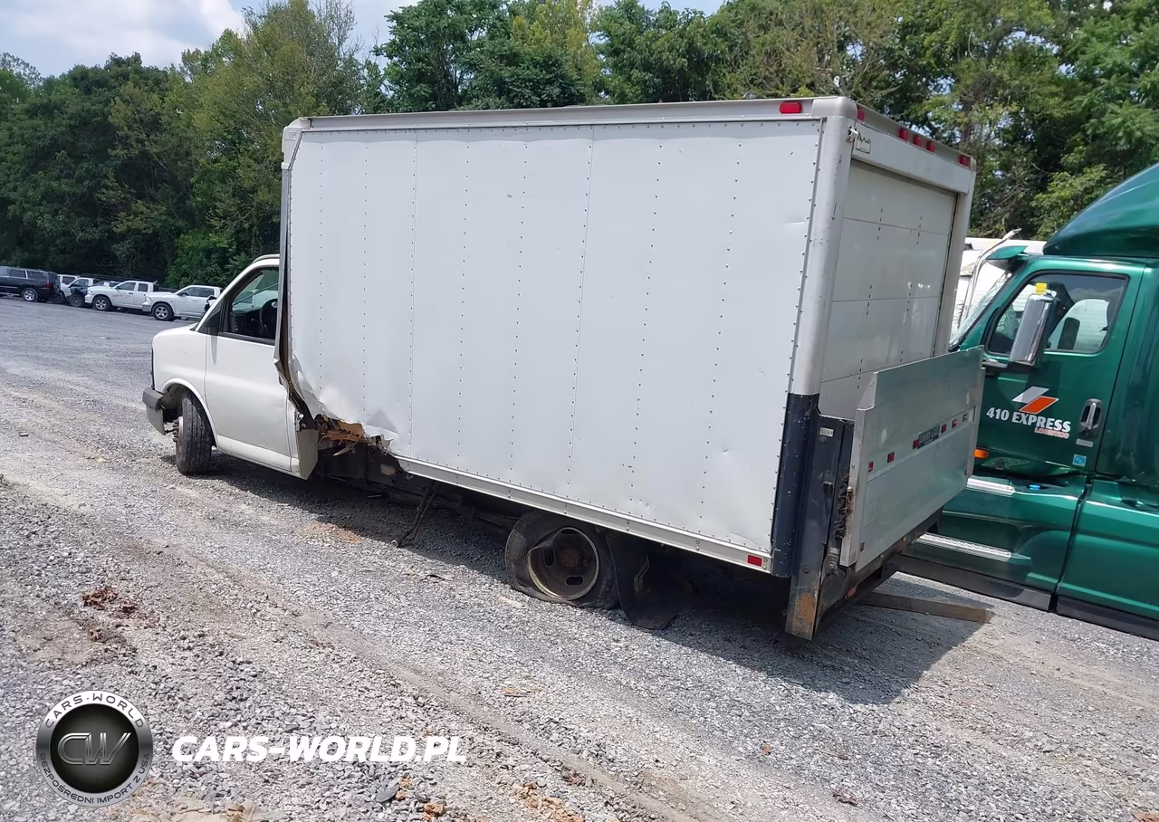 2007 Chevrolet Express Cutaway Work Van VIN:1GBHG31VX71193325 - 3