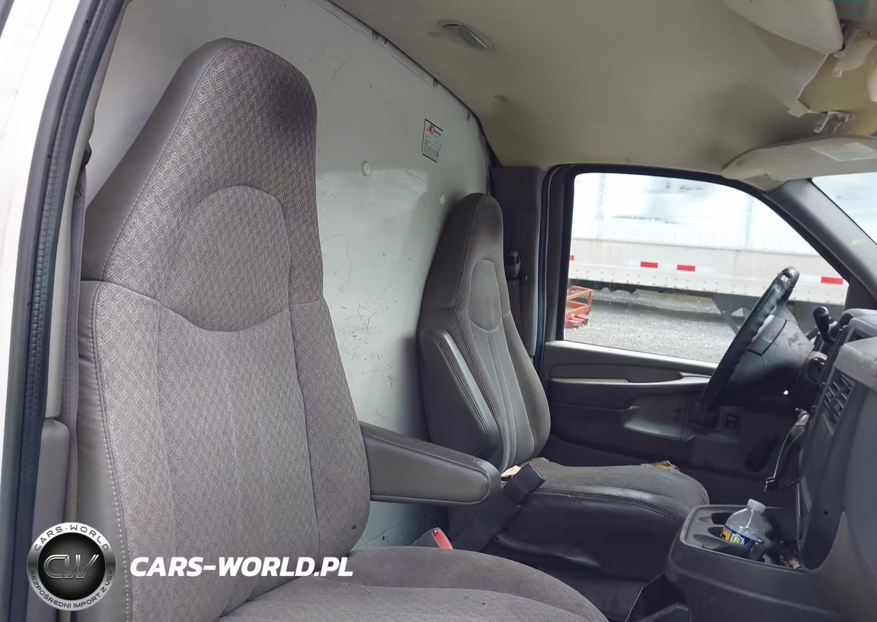 2007 Chevrolet Express Cutaway Work Van VIN:1GBHG31VX71193325 - 6
