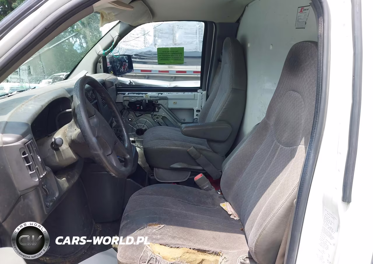 2007 Chevrolet Express Cutaway Work Van VIN:1GBHG31VX71193325 - 7