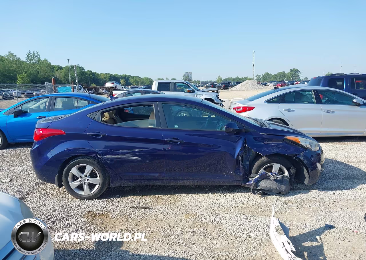 2013 Hyundai Elantra Gls VIN:5NPDH4AE9DH331647 - 13