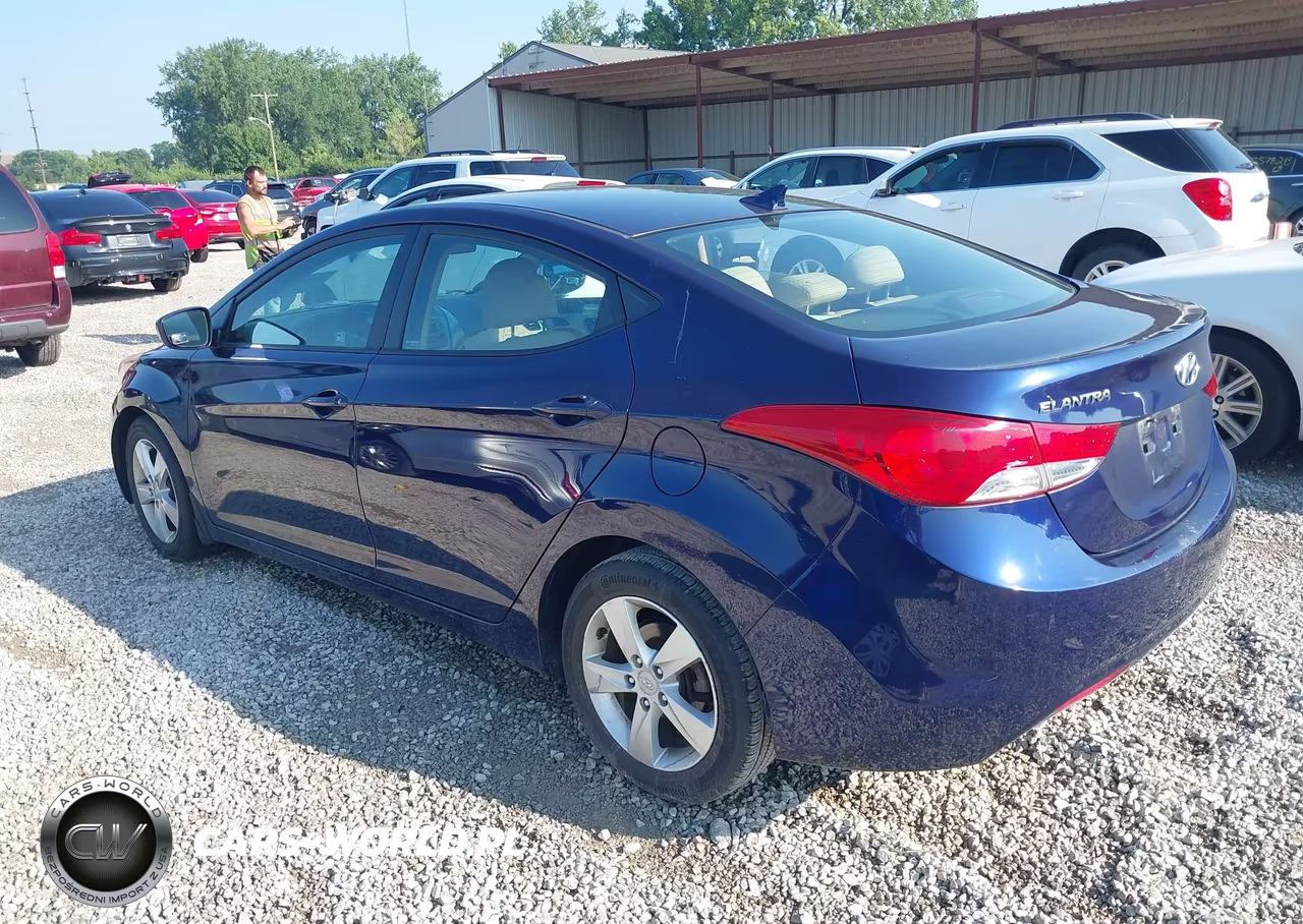 2013 Hyundai Elantra Gls VIN:5NPDH4AE9DH331647 - 3