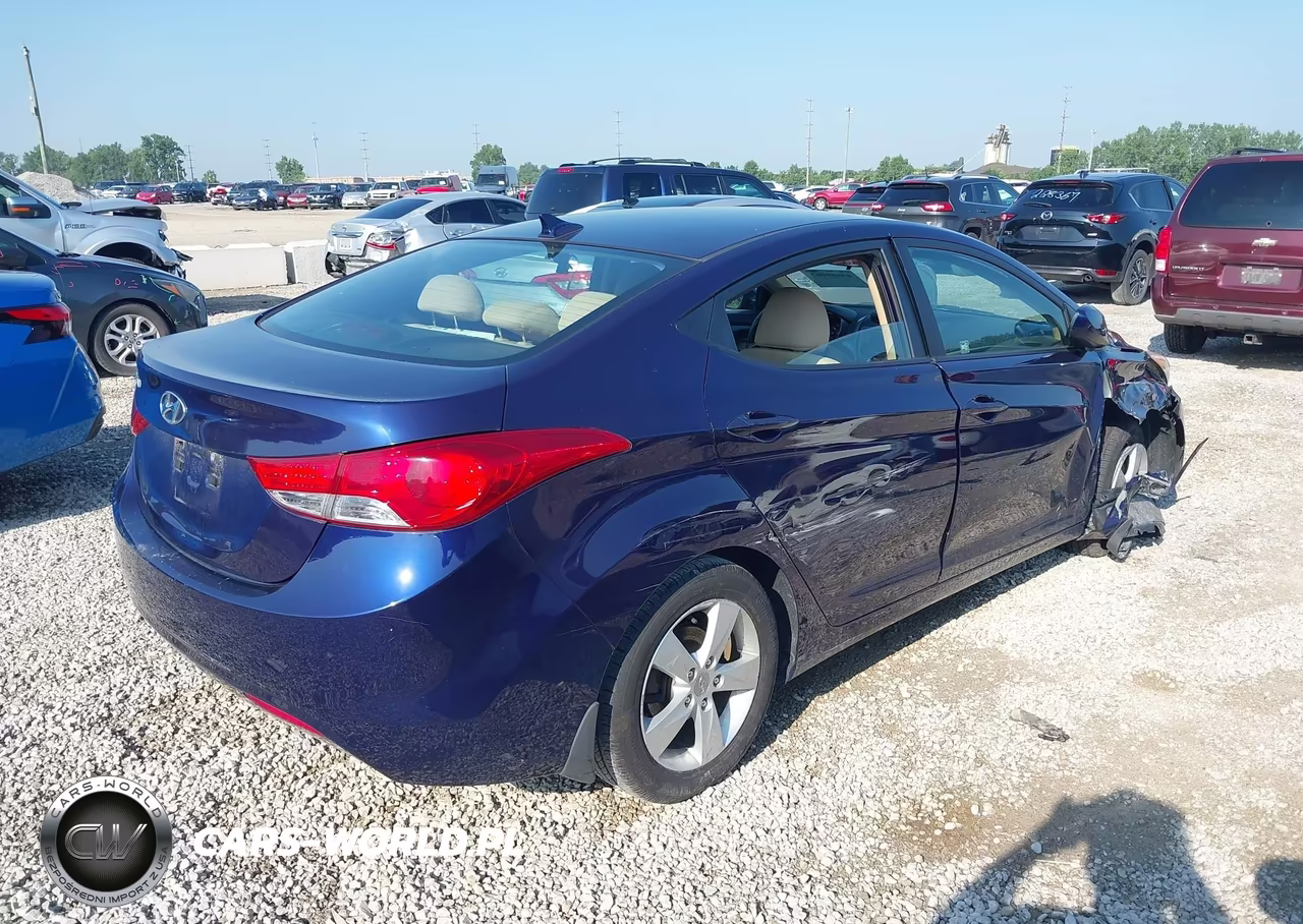2013 Hyundai Elantra Gls VIN:5NPDH4AE9DH331647 - 4