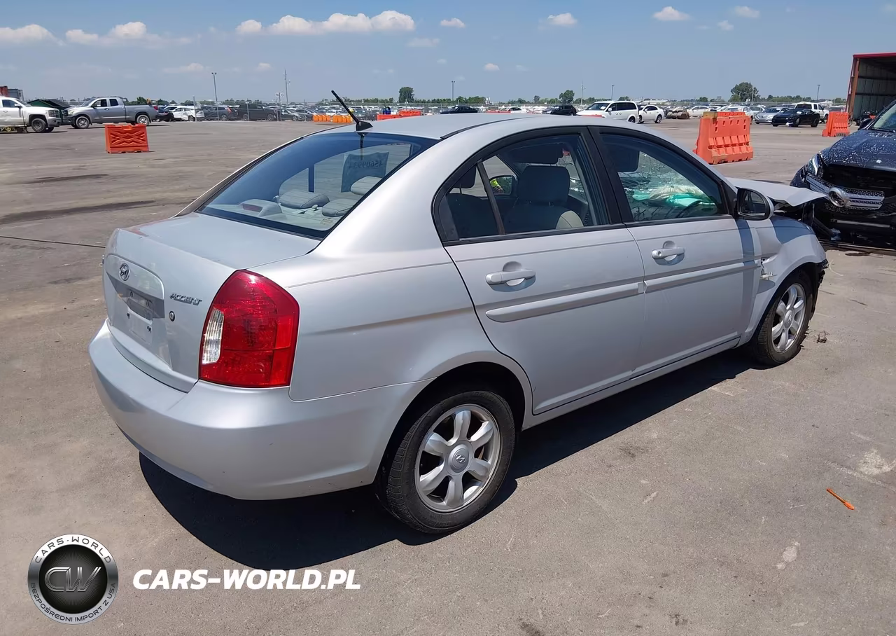 2007 Hyundai Accent Gls VIN:KMHCN46C47U121362 - 4