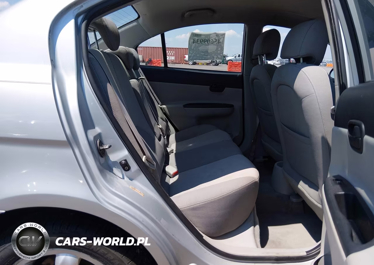 2007 Hyundai Accent Gls VIN:KMHCN46C47U121362 - 8