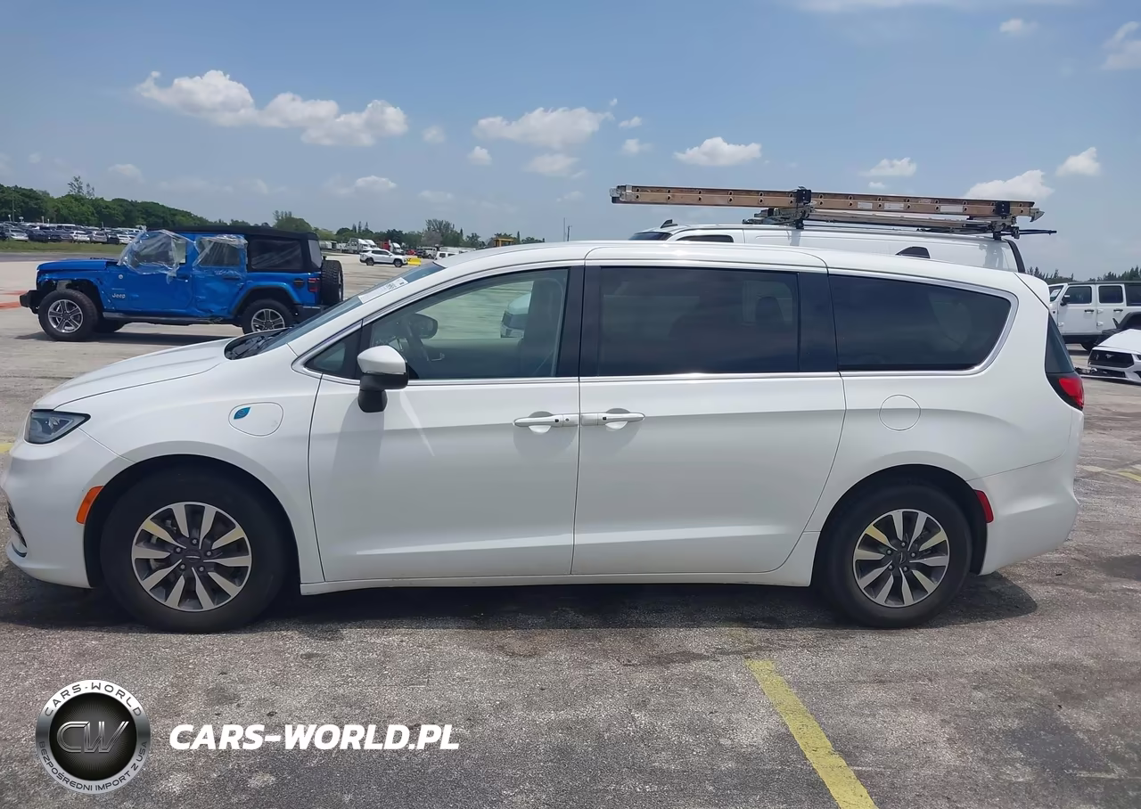 2023 Chrysler Pacifica Hybrid Touring L VIN:2C4RC1L71PR622300 - 14