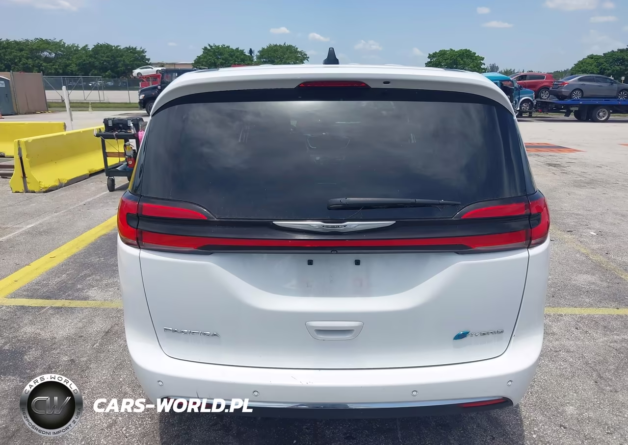 2023 Chrysler Pacifica Hybrid Touring L VIN:2C4RC1L71PR622300 - 16