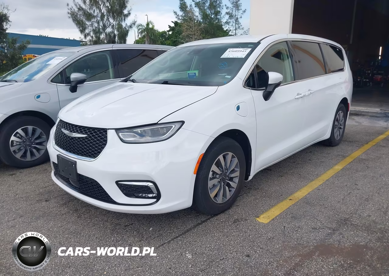 2023 Chrysler Pacifica Hybrid Touring L VIN:2C4RC1L71PR622300 - 2