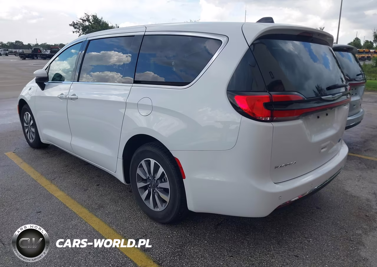 2023 Chrysler Pacifica Hybrid Touring L VIN:2C4RC1L71PR622300 - 3