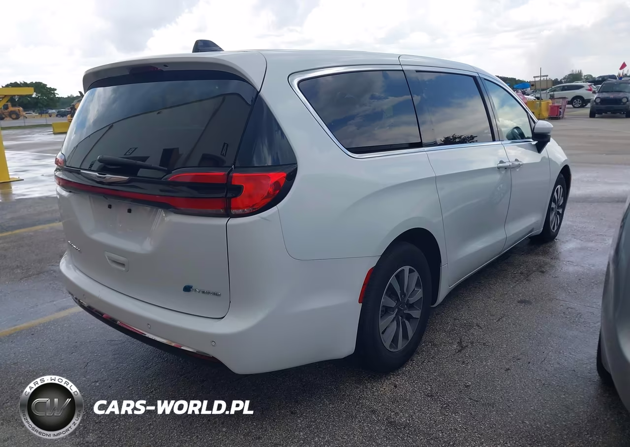 2023 Chrysler Pacifica Hybrid Touring L VIN:2C4RC1L71PR622300 - 4