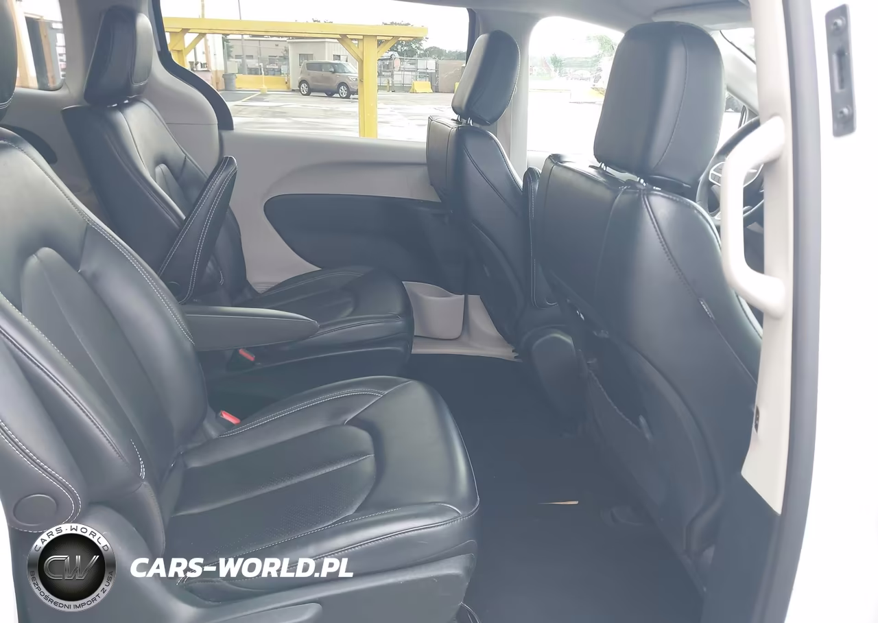 2023 Chrysler Pacifica Hybrid Touring L VIN:2C4RC1L71PR622300 - 8