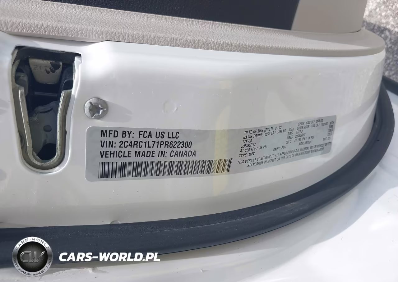 2023 Chrysler Pacifica Hybrid Touring L VIN:2C4RC1L71PR622300 - 9