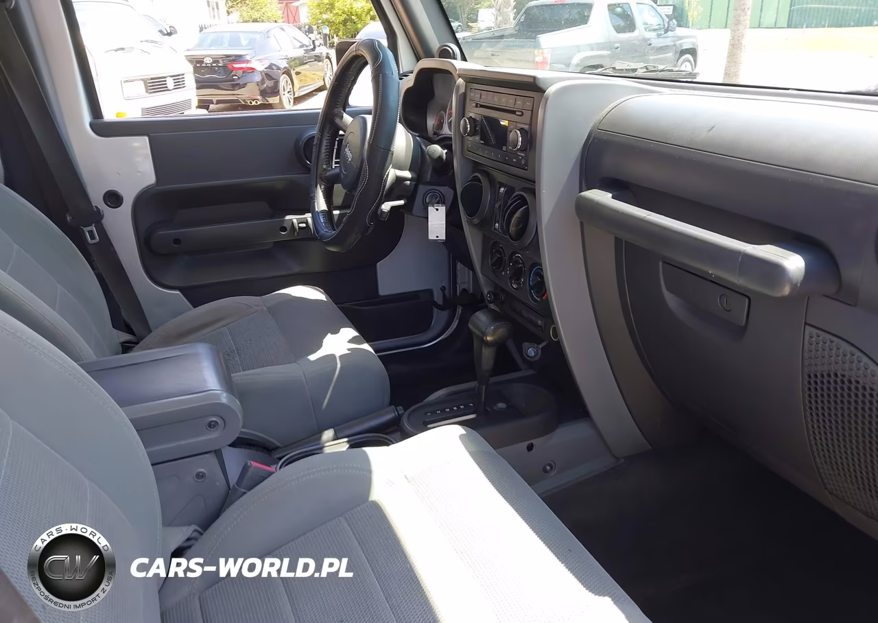 2007 Jeep Wrangler Unlimited Sahara VIN:1J4GA59197L170025 - 5