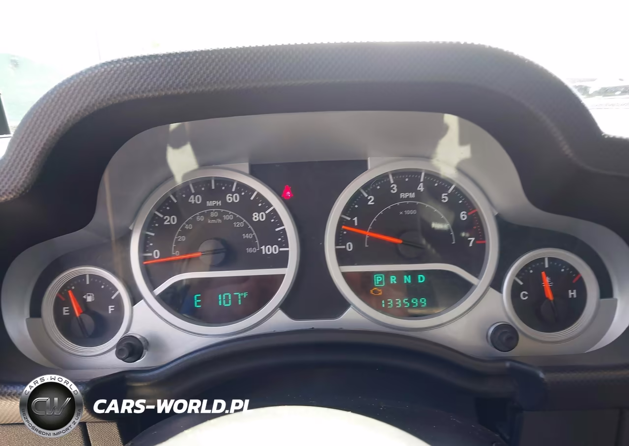 2007 Jeep Wrangler Unlimited Sahara VIN:1J4GA59197L170025 - 7