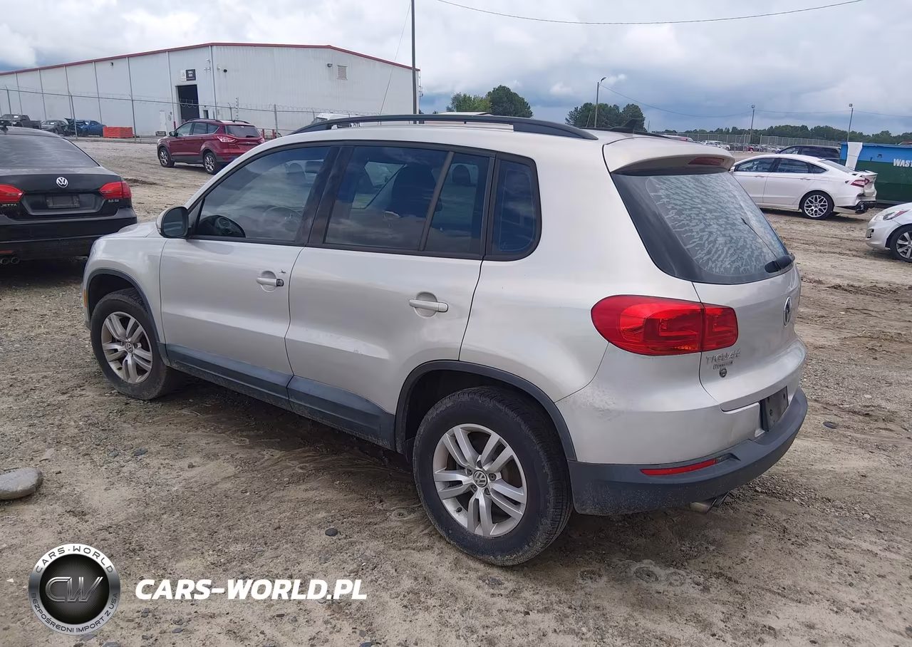 2015 Volkswagen Tiguan S VIN:WVGAV7AX4FW615923 - 3