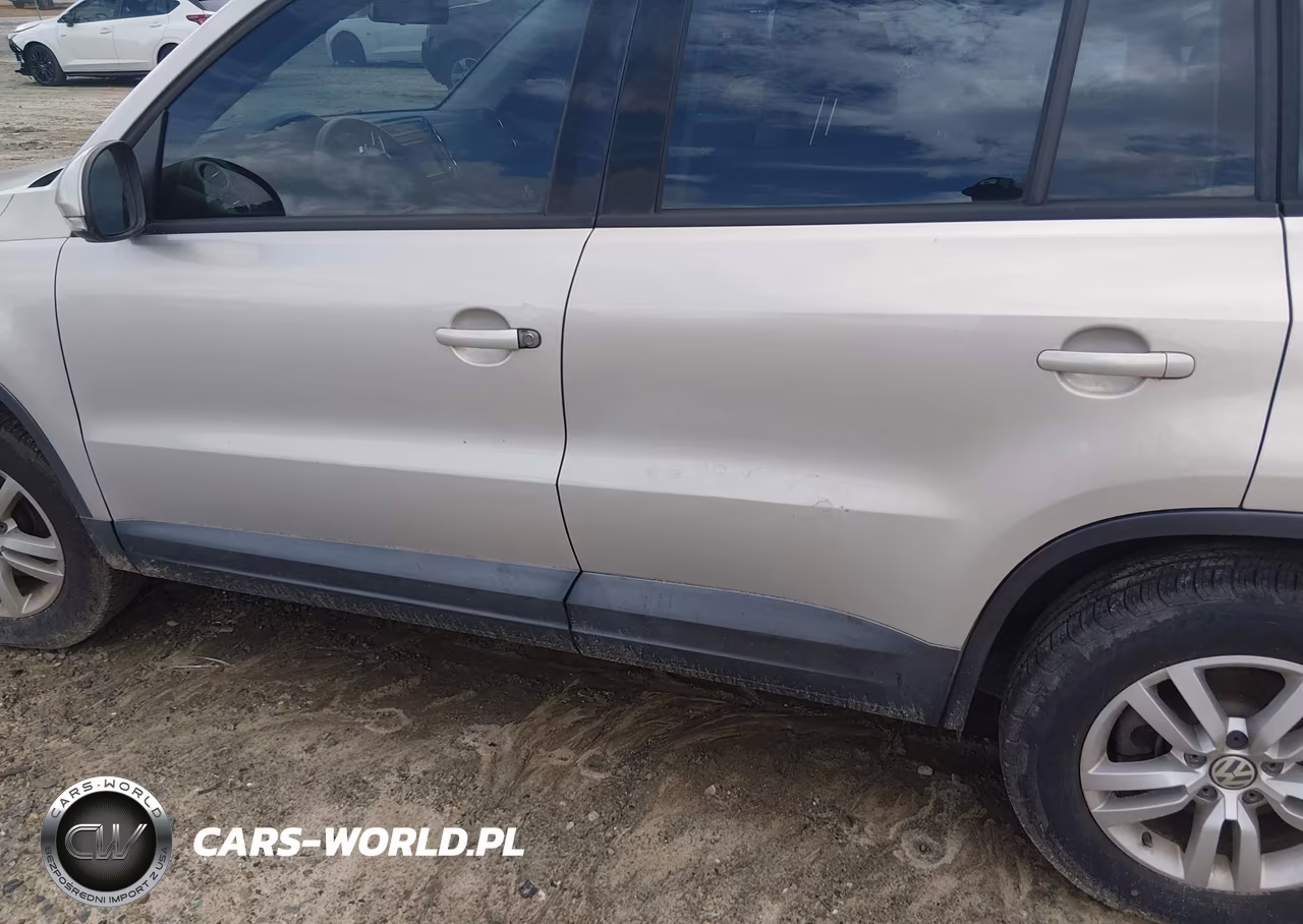 2015 Volkswagen Tiguan S VIN:WVGAV7AX4FW615923 - 6