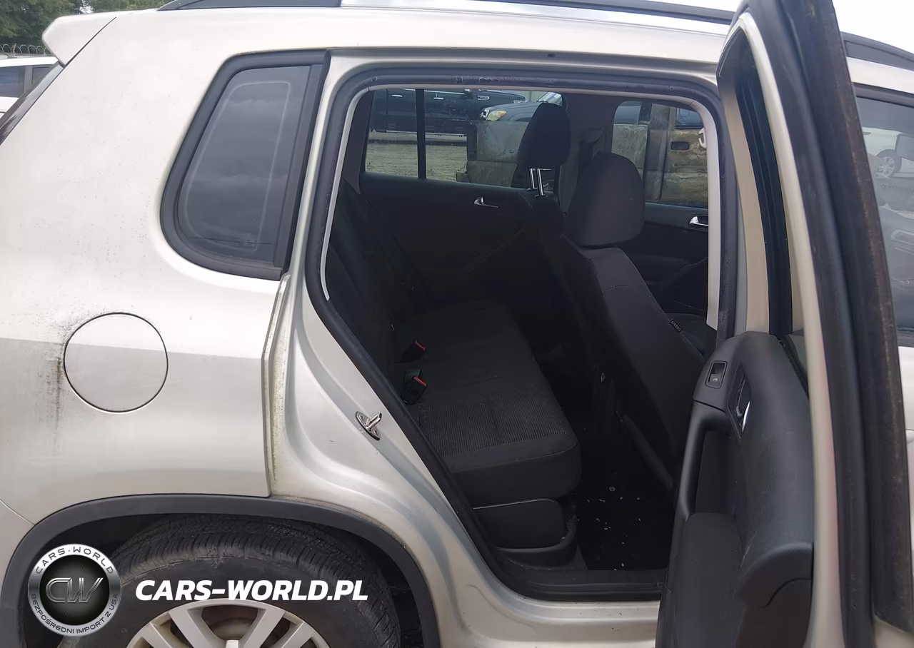 2015 Volkswagen Tiguan S VIN:WVGAV7AX4FW615923 - 8