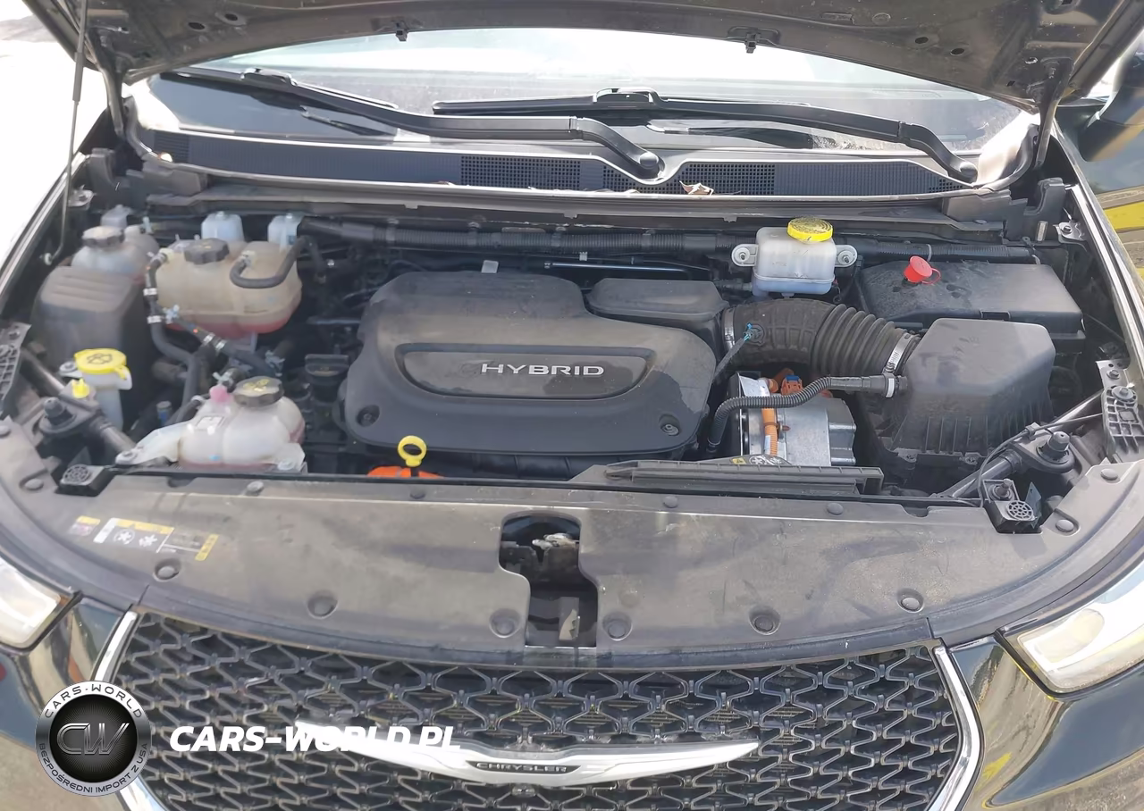 2023 Chrysler Pacifica Hybrid Touring L VIN:2C4RC1L7XPR626295 - 10