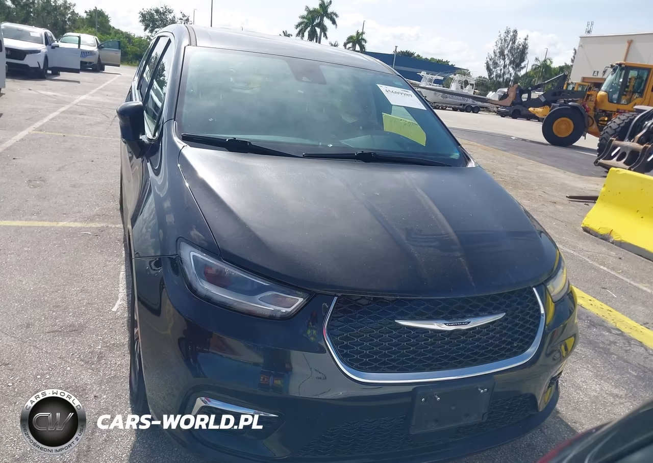 2023 Chrysler Pacifica Hybrid Touring L VIN:2C4RC1L7XPR626295 - 12