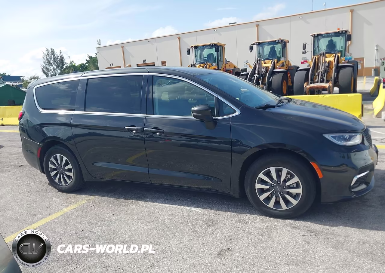 2023 Chrysler Pacifica Hybrid Touring L VIN:2C4RC1L7XPR626295 - 13