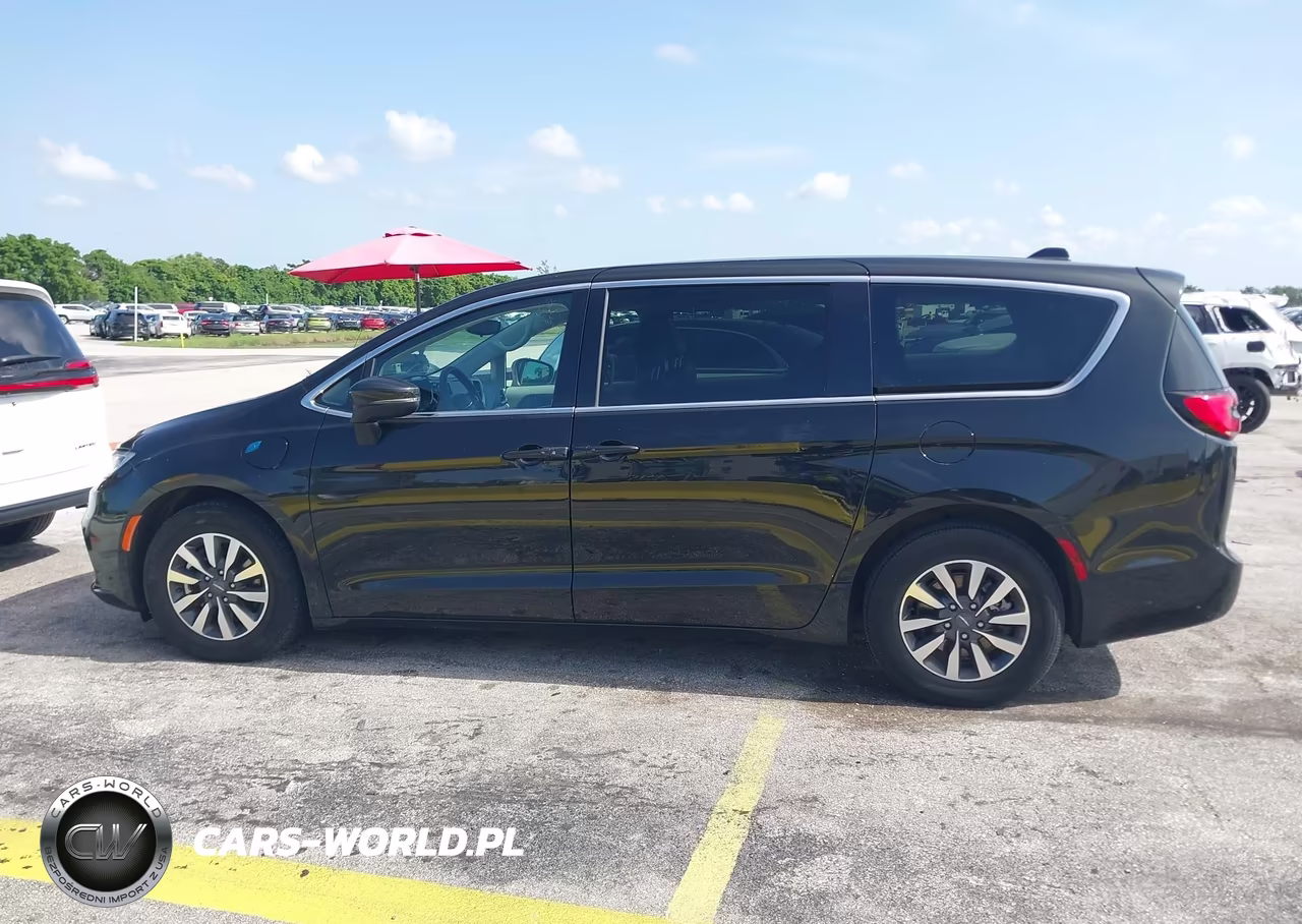 2023 Chrysler Pacifica Hybrid Touring L VIN:2C4RC1L7XPR626295 - 14