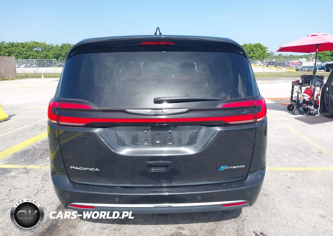 2023 Chrysler Pacifica Hybrid Touring L VIN:2C4RC1L7XPR626295 - 16