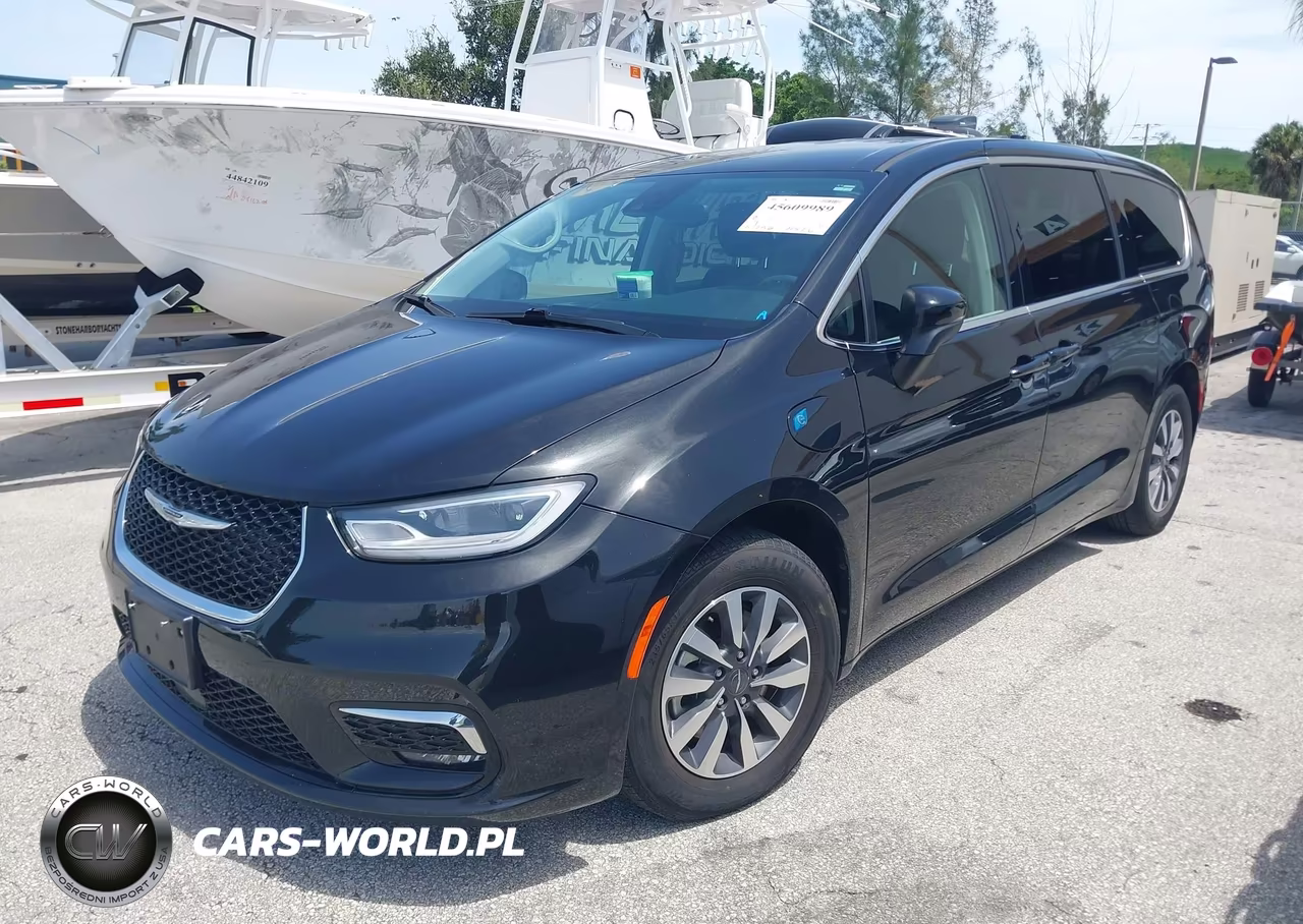 2023 Chrysler Pacifica Hybrid Touring L VIN:2C4RC1L7XPR626295 - 2