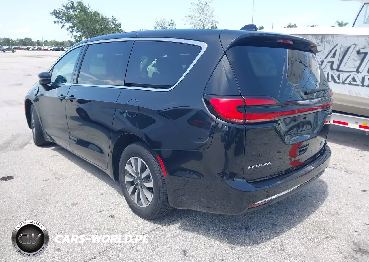 2023 Chrysler Pacifica Hybrid Touring L VIN:2C4RC1L7XPR626295 - 3