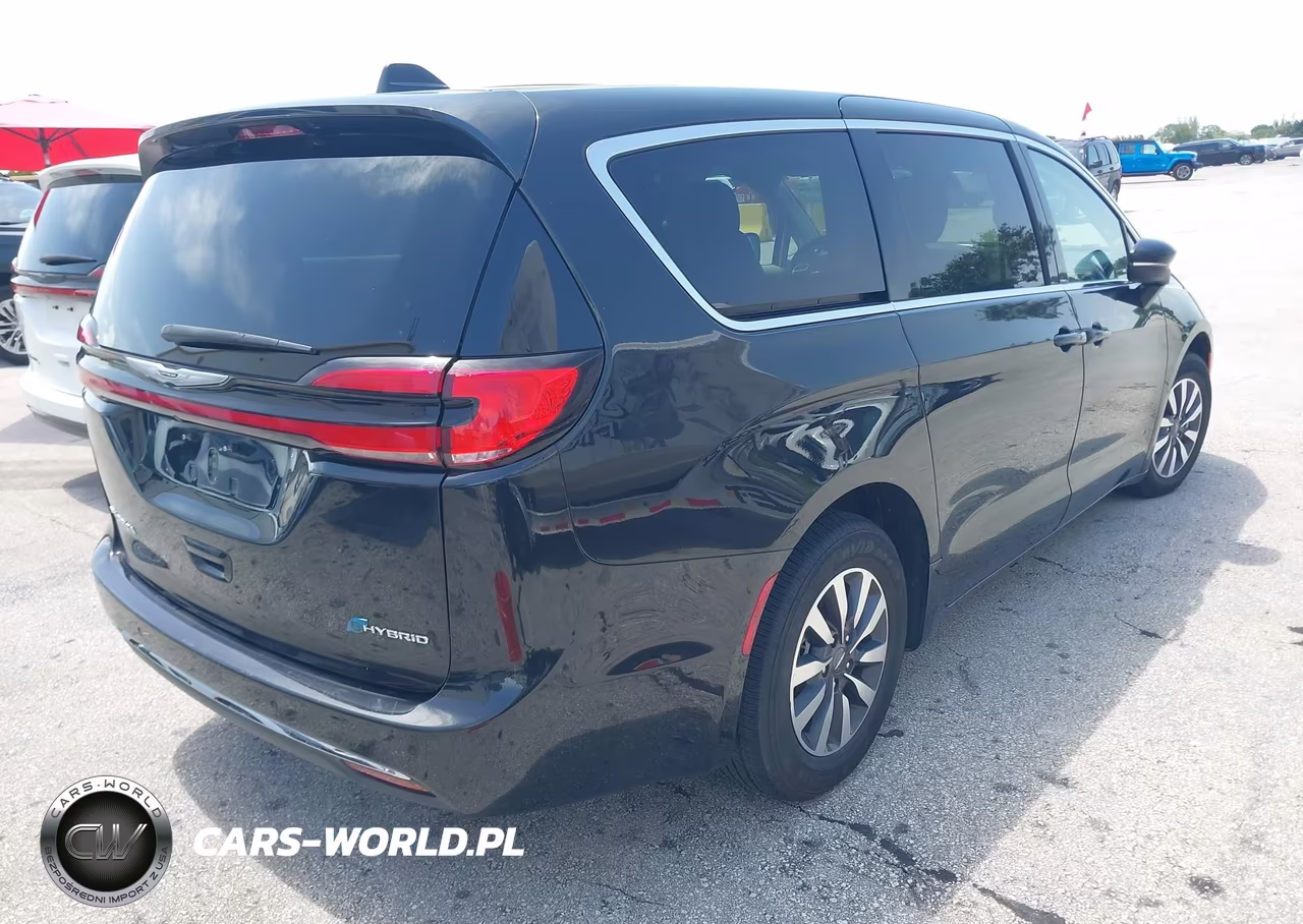2023 Chrysler Pacifica Hybrid Touring L VIN:2C4RC1L7XPR626295 - 4