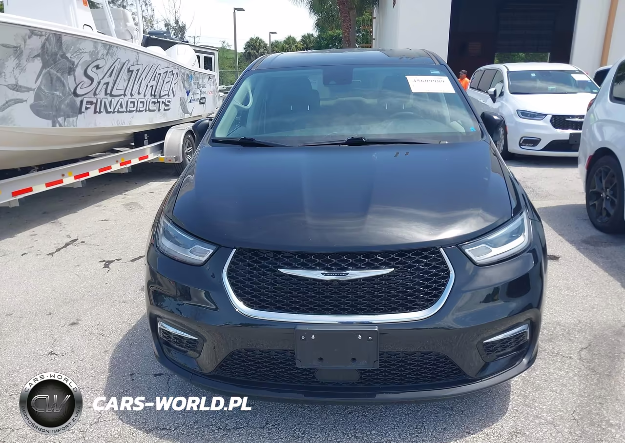 2023 Chrysler Pacifica Hybrid Touring L VIN:2C4RC1L7XPR626295 - 6