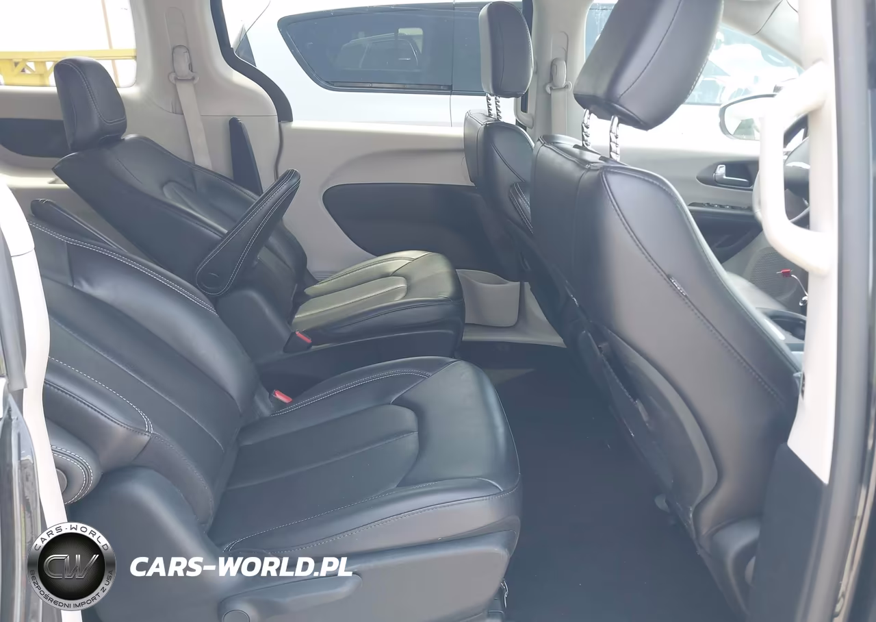 2023 Chrysler Pacifica Hybrid Touring L VIN:2C4RC1L7XPR626295 - 8
