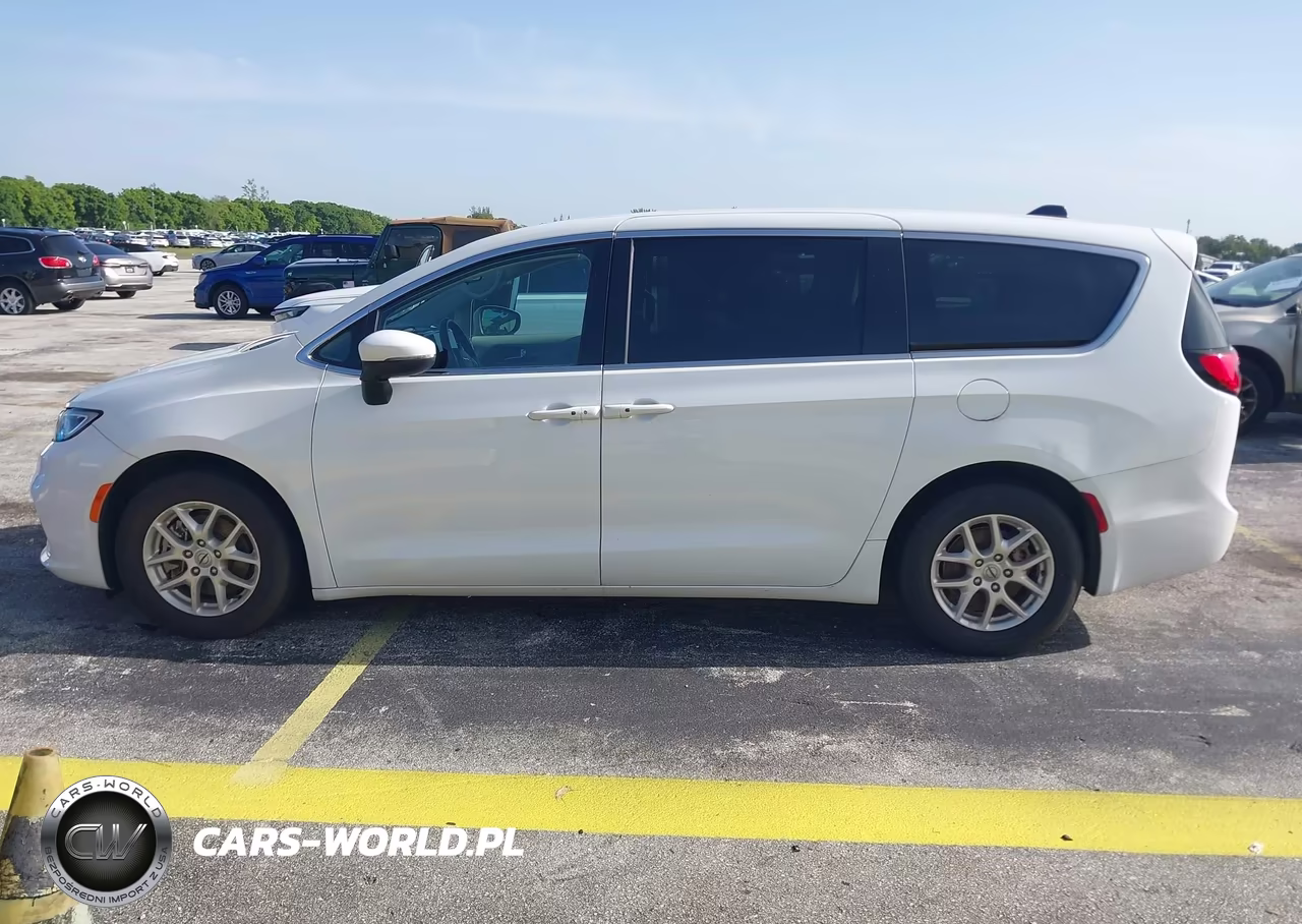 2023 Chrysler Pacifica Touring L VIN:2C4RC1BG9PR594733 - 14