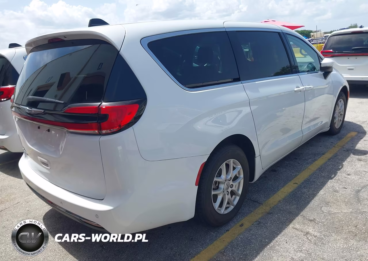 2023 Chrysler Pacifica Touring L VIN:2C4RC1BG9PR594733 - 4