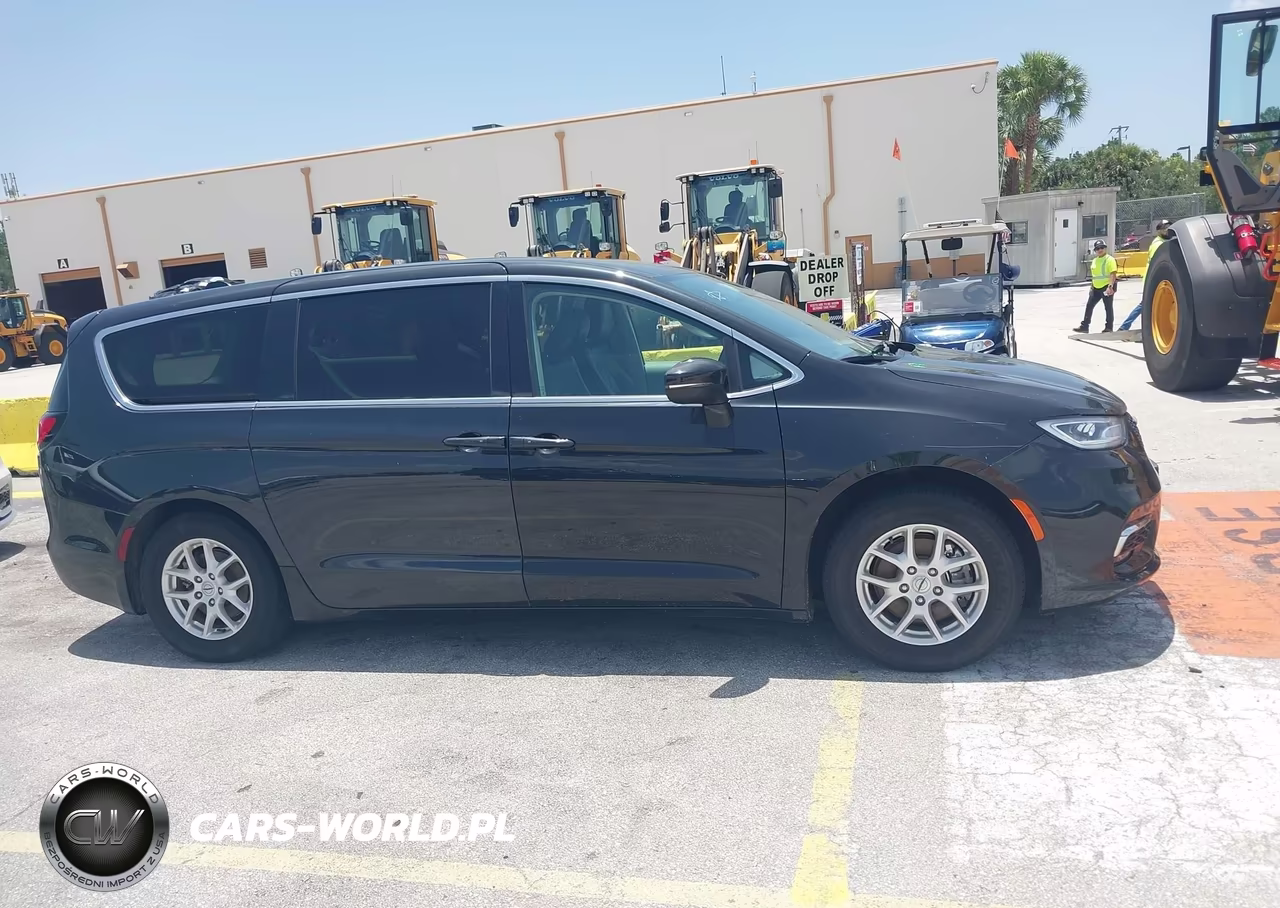 2023 Chrysler Pacifica Touring L VIN:2C4RC1BG2PR587087 - 14
