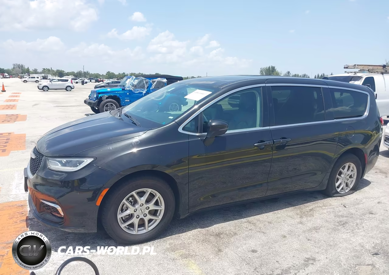 2023 Chrysler Pacifica Touring L VIN:2C4RC1BG2PR587087 - 18