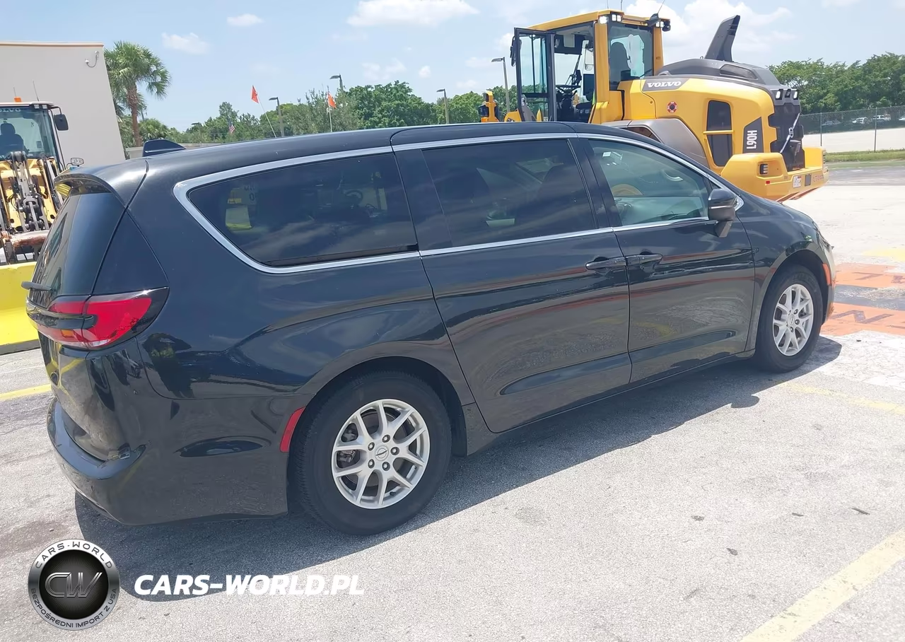 2023 Chrysler Pacifica Touring L VIN:2C4RC1BG2PR587087 - 4