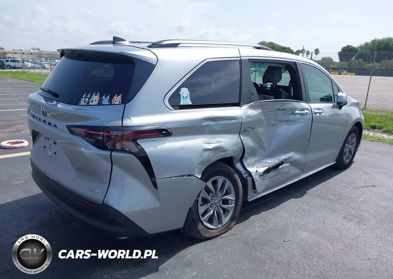 2025 Toyota Sienna Xle VIN:5TDYRKEC5SS281834 - 4