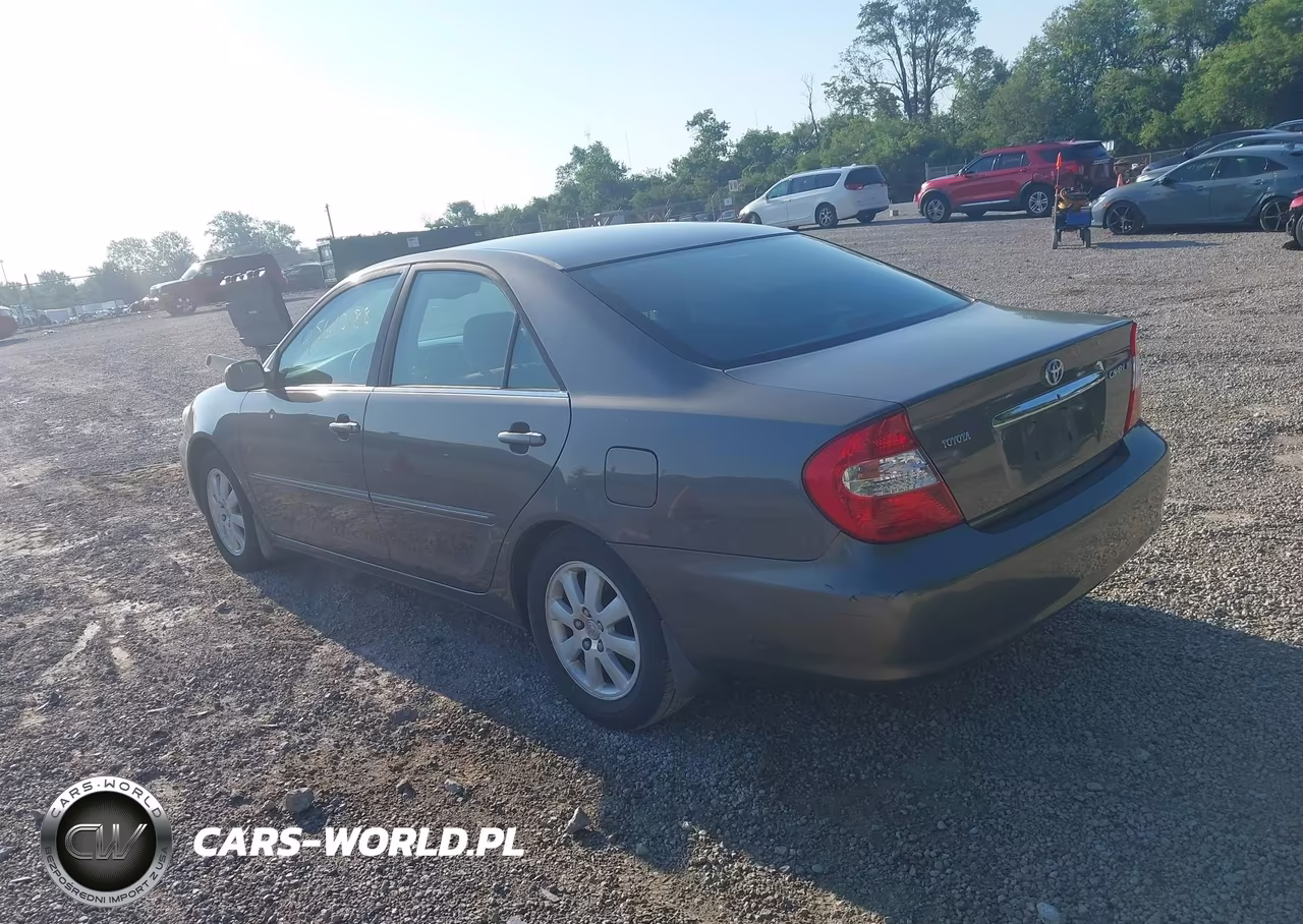 2004 Toyota Camry Xle VIN:4T1BE32K44U881161 - 3