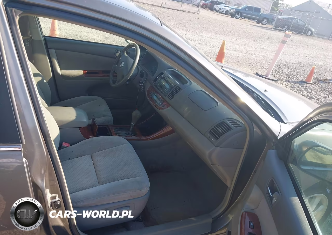 2004 Toyota Camry Xle VIN:4T1BE32K44U881161 - 5