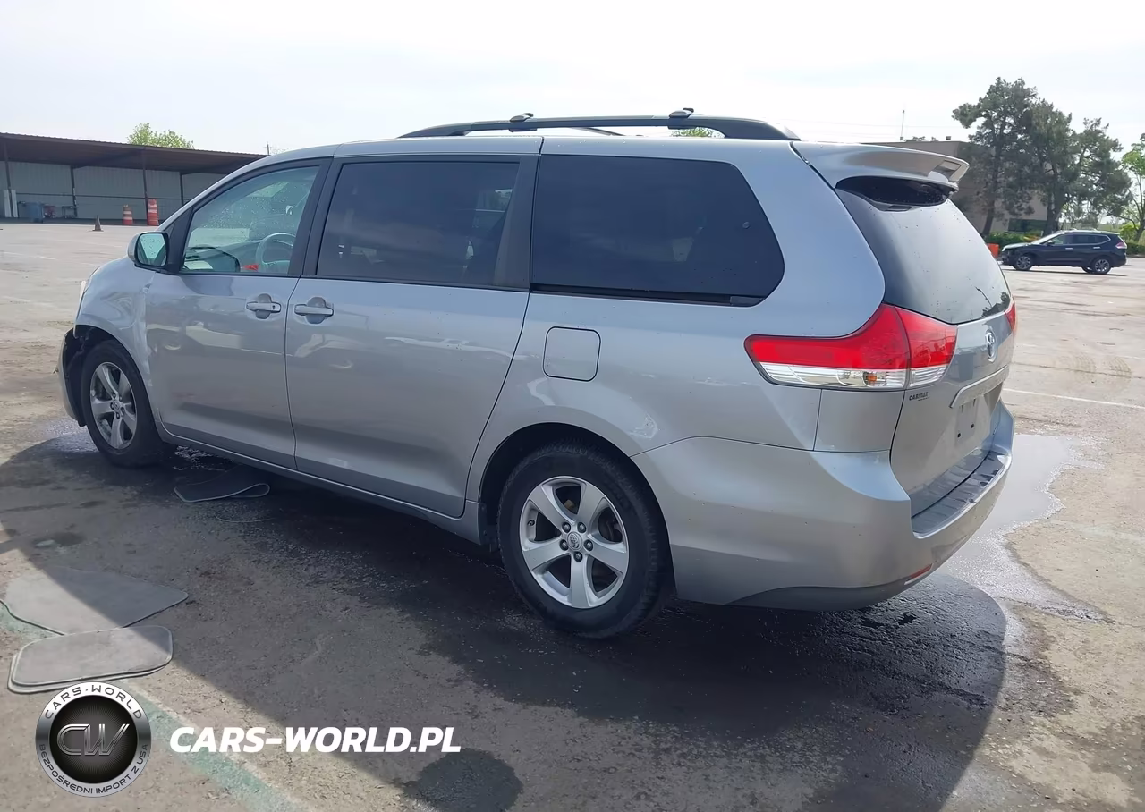 2013 Toyota Sienna Le V6 8 Passenger VIN:5TDKK3DC0DS303596 - 3